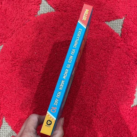 NEW! Everything You Need To Know When You Are 10 Book - Like NEW Condition - Picture 2 of 9